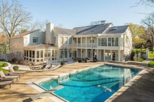 8 Prominent Celebrities that Have Homes in the South Carolina
